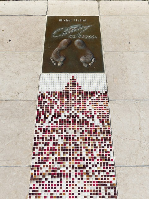 52301 52301